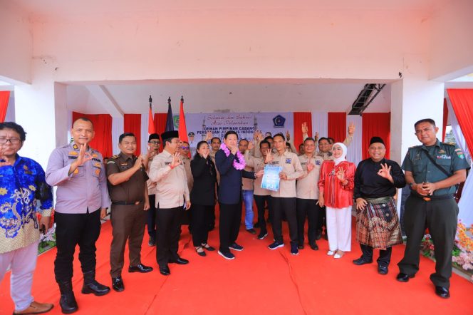 
 Secara Resmi Ketua Umum PJI Lantik Pengurus DPC PJI Rokan Hulu Periode 2026-2029