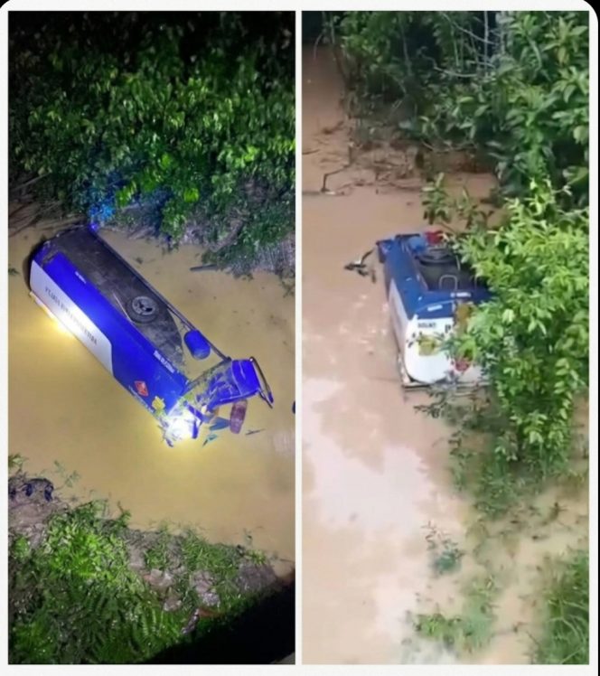 
 Truk Tangki Industri terjun ke Sungai Silat Hilir Tengah Malam, Sopir Terjebak di Kabin