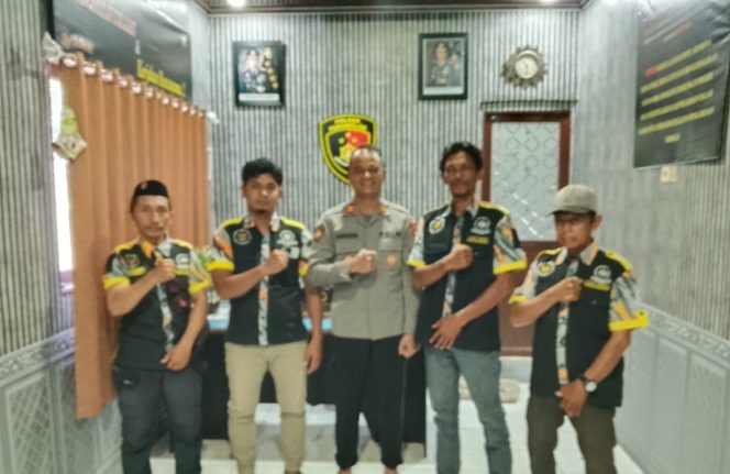 
 LSM GMBI KSM Parangloe Gelar Audience dengan Kapolsek Bahas Sinergitas Kamtibmas